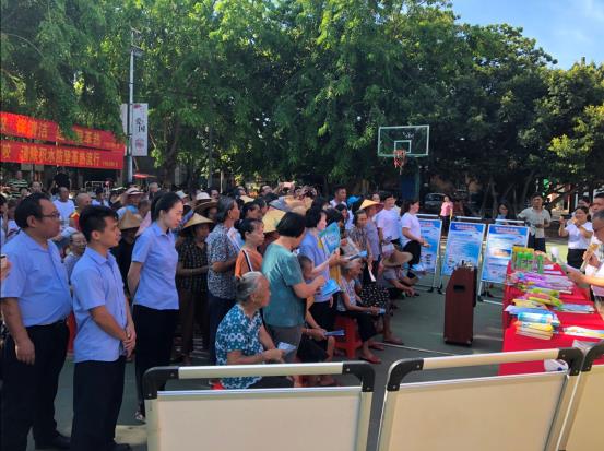 公交公司組織員工參加“清潔家園、滅蚊防蚊”專題現(xiàn)場(chǎng)活動(dòng)